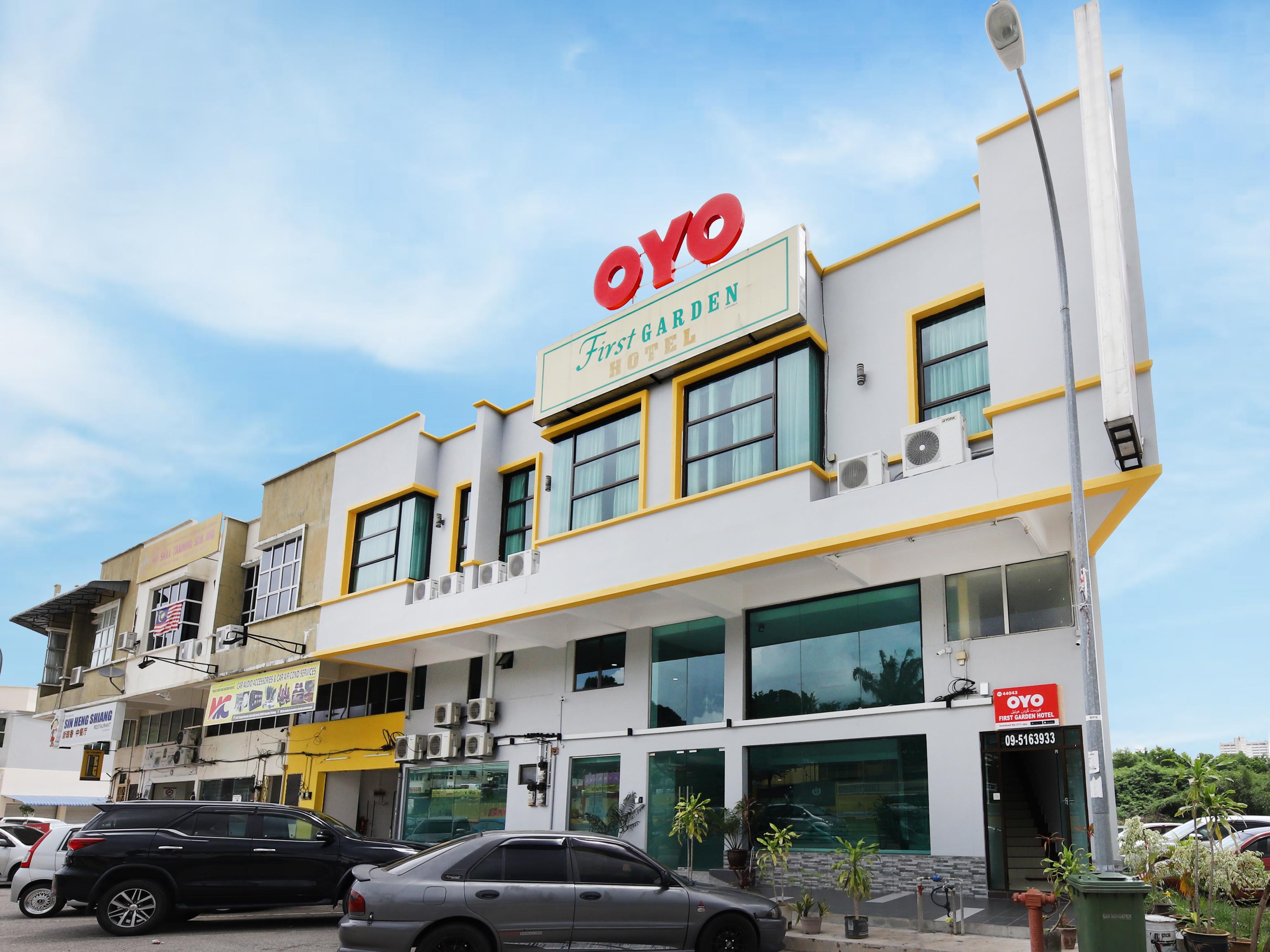 Oyo 44043 First Garden Hotel Kuantan Exteriör bild